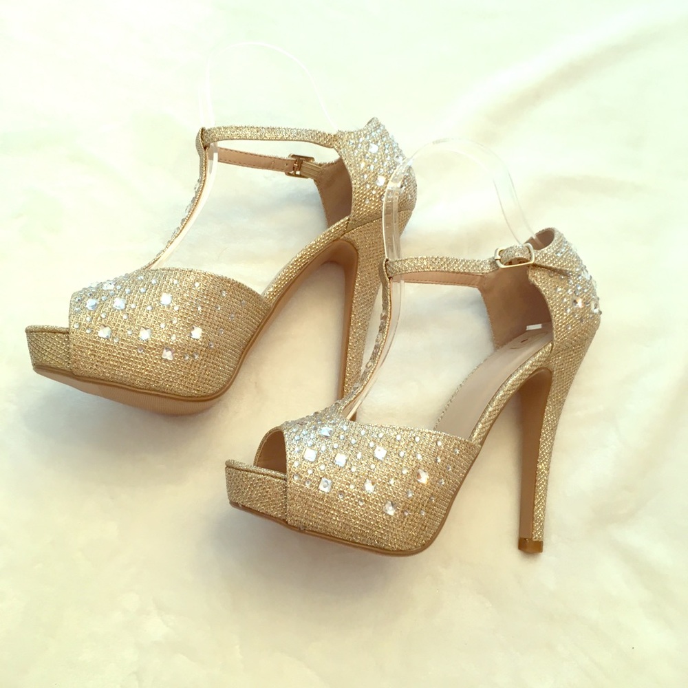 “D” Gold platform high heels - Picture 2 of 6